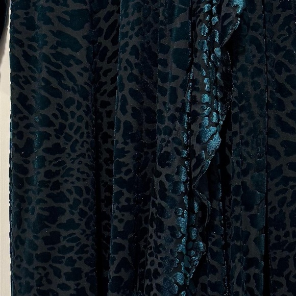 Calvin Klein Blue Long Sleeve Gown with V-Neck - Picture 9 of 9